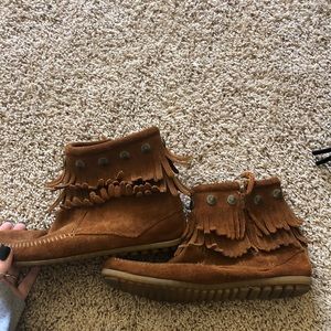 short brown minnetonka boots